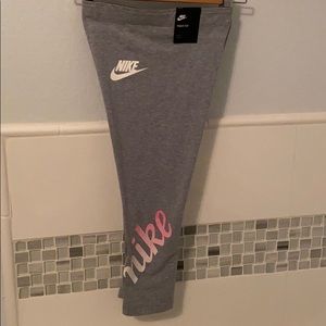 NWT Girls’ Nike Crop Capri Leggings